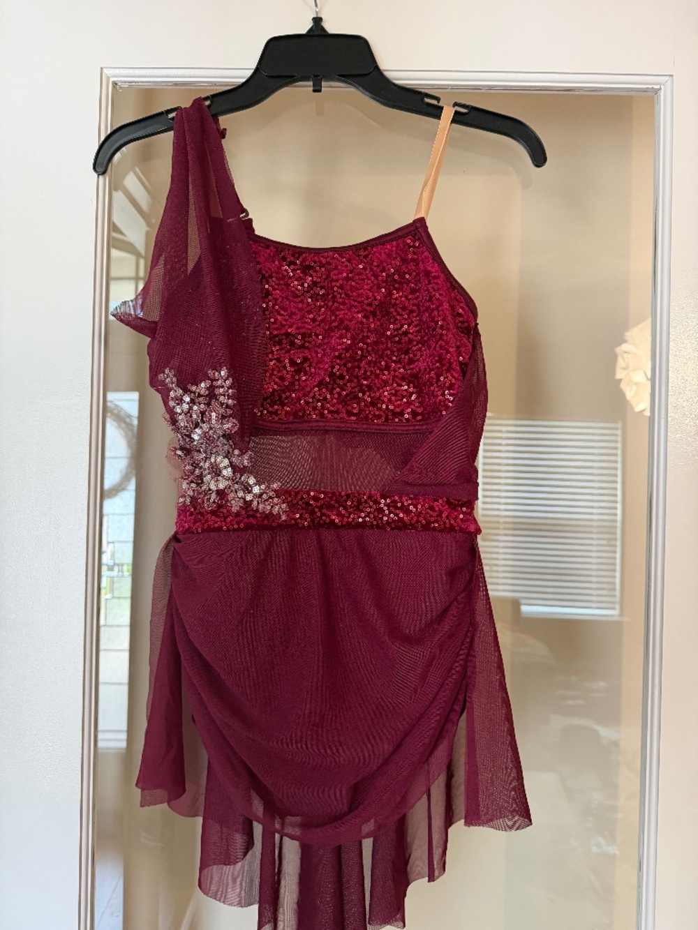 Dance costume - Picture 1 of 1